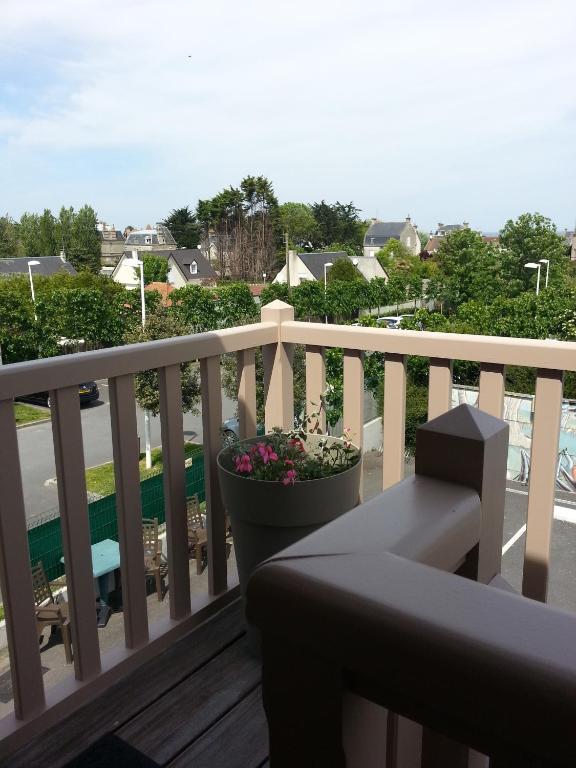 Hotel L'Ideal Le Mountbatten Арроманш-ле-Бен Экстерьер фото